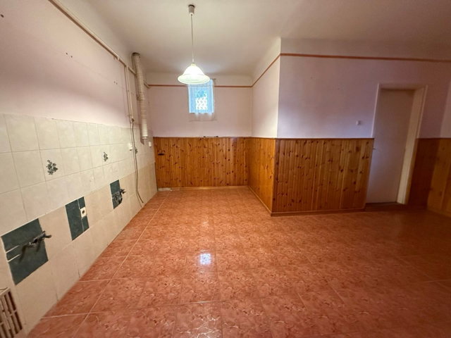 Eladó családi ház, Vácszentlászlón 62 M Ft, 5 szobás