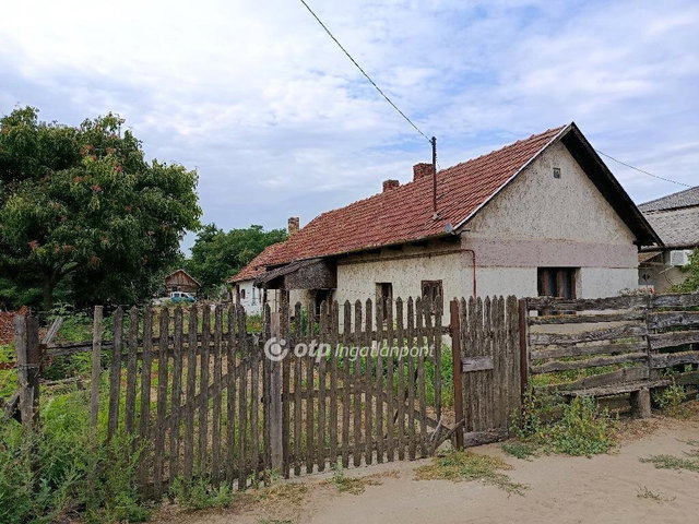 Eladó családi ház, Tégláson 19.9 M Ft, 2 szobás