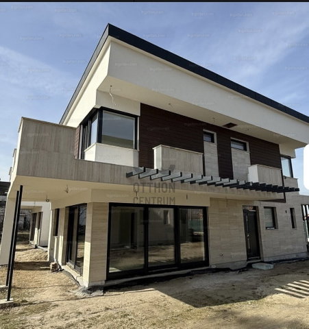 Eladó családi ház, Siófokon, Baross Gábor utcában 230 M Ft