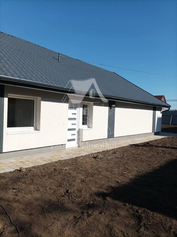 Eladó családi ház, Szolnokon 69 M Ft, 3 szobás