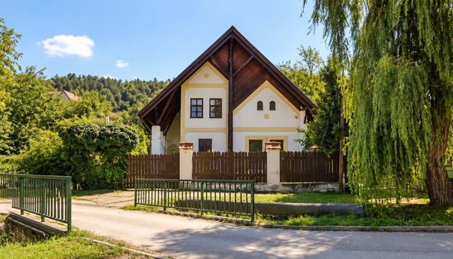 Eladó családi ház, Nagykovácsiban 396 M Ft, 7 szobás