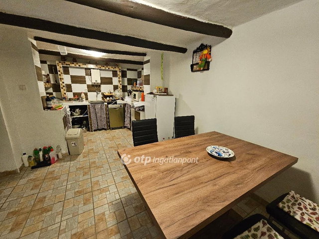 Eladó nyaraló, Cserkeszőlőn 19 M Ft, 3 szobás