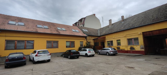 Eladó családi ház, Kecskeméten 350 M Ft, 19 szobás