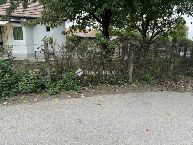 Eladó ikerház, Dorogon 65 M Ft, 2 szobás / költözzbe.hu