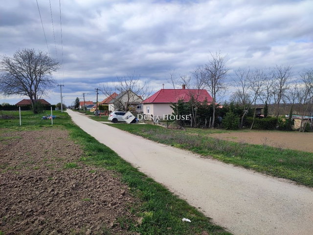 Eladó telek, Tápszentmiklóson 4.9 M Ft / költözzbe.hu