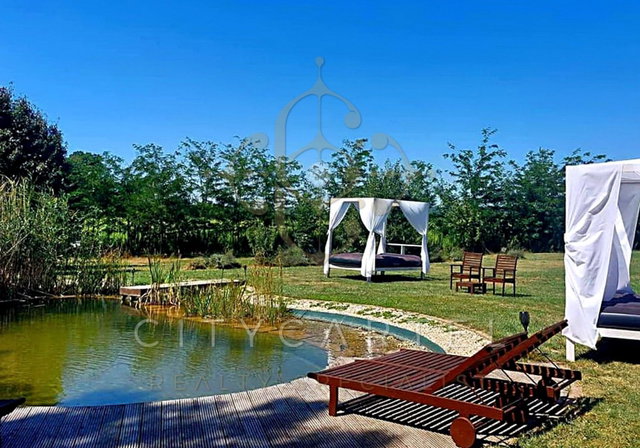 Eladó hotel, Lesencetomajon 300 M Ft, 11 szobás
