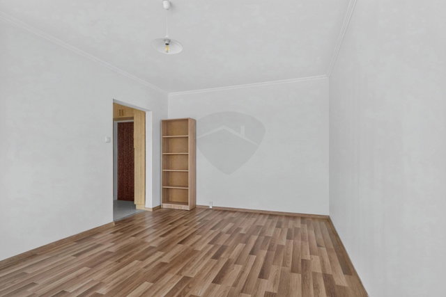 Kiadó panellakás, albérlet, Tatabányán 150 E Ft / hó, 1 szobás