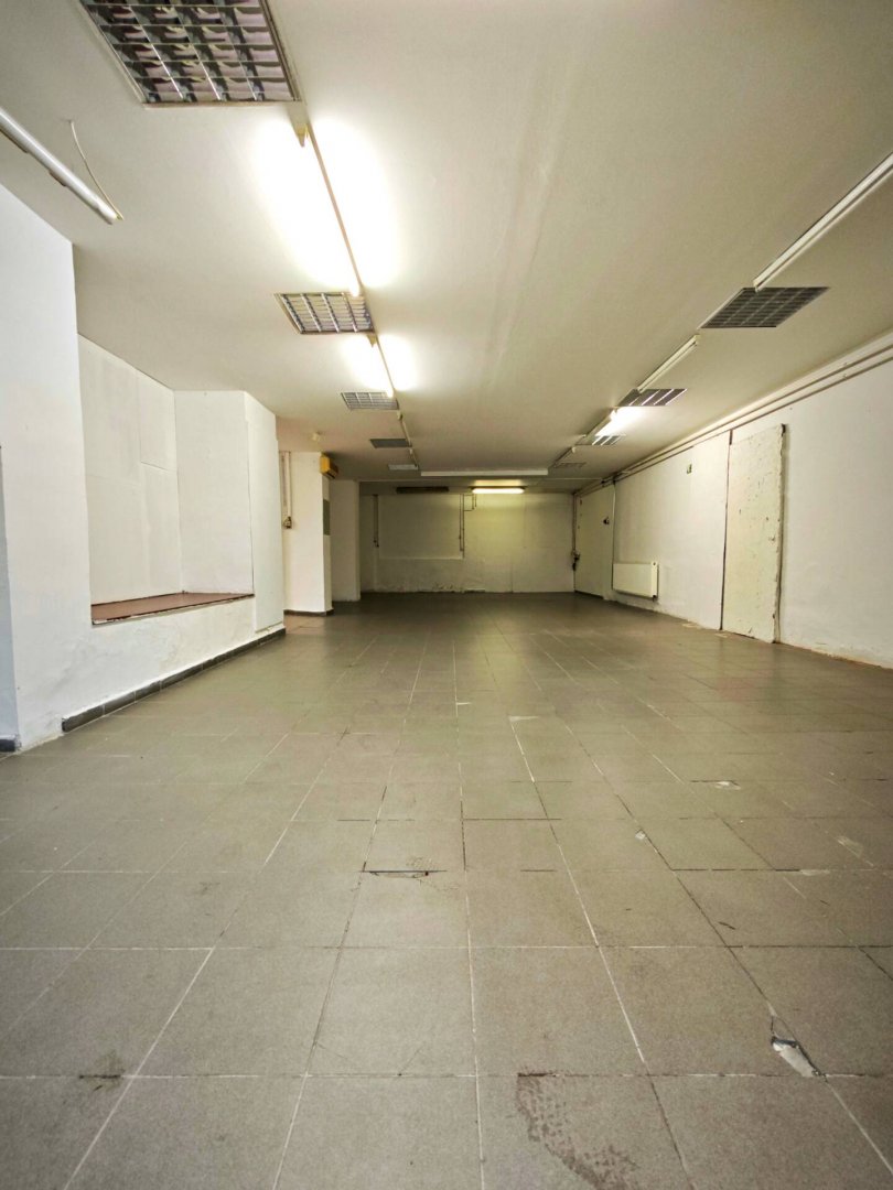 Üzlethelyiség · 90 m² · 243.000 Ft
