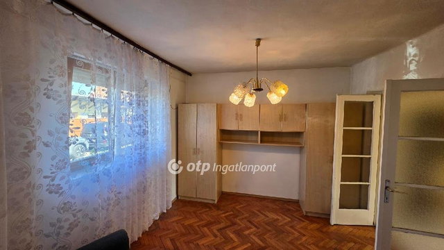 Eladó családi ház, Szolnokon 22.9 M Ft, 2 szobás