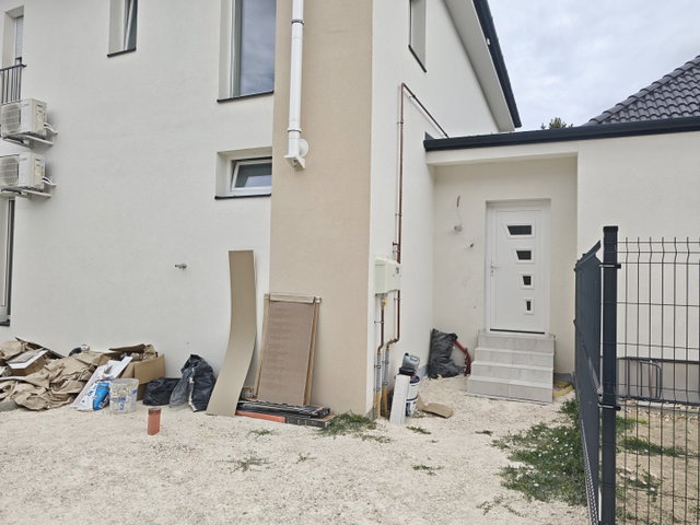 Eladó ikerház, Százhalombattán, Kertész utcában 99.9 M Ft