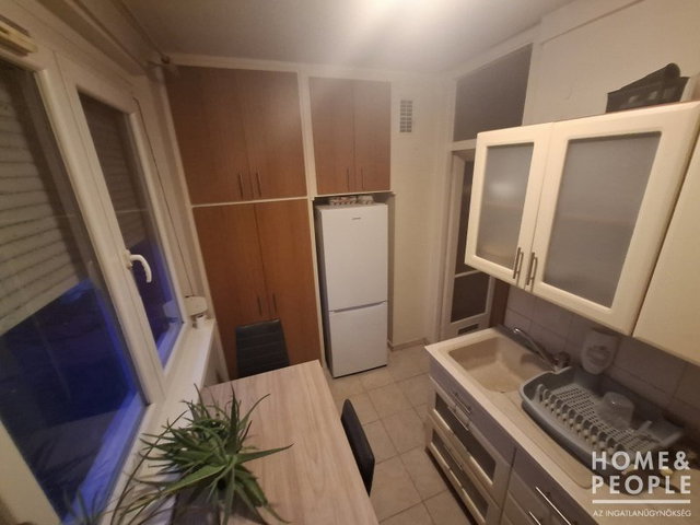 Eladó téglalakás, Szegeden 48.99 M Ft, 2 szobás