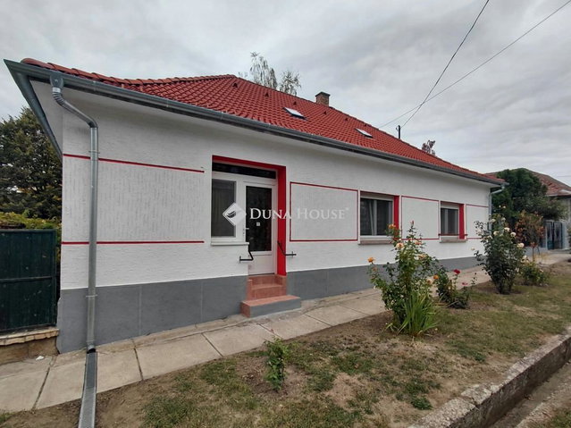Eladó családi ház, Nógrádon 71 M Ft, 4 szobás