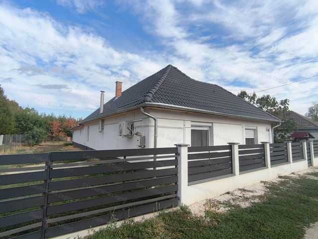 Eladó családi ház, Tápiószelén 42.9 M Ft, 4 szobás