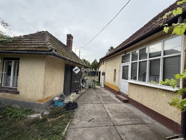 Eladó családi ház, Dunavecsén 19.9 M Ft, 3 szobás