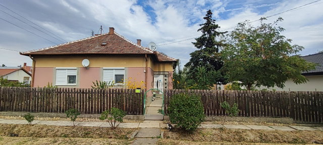 Eladó családi ház, Abádszalókban 37 M Ft, 3 szobás