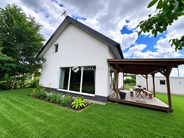 Eladó családi ház, Ballószögön 180 M Ft, 5 szobás