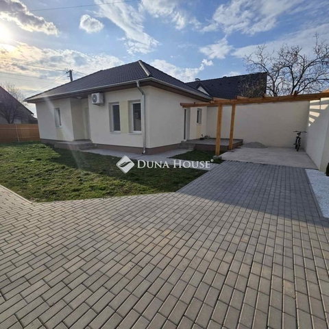 Eladó téglalakás, Lajosmizsén 65.9 M Ft, 3 szobás