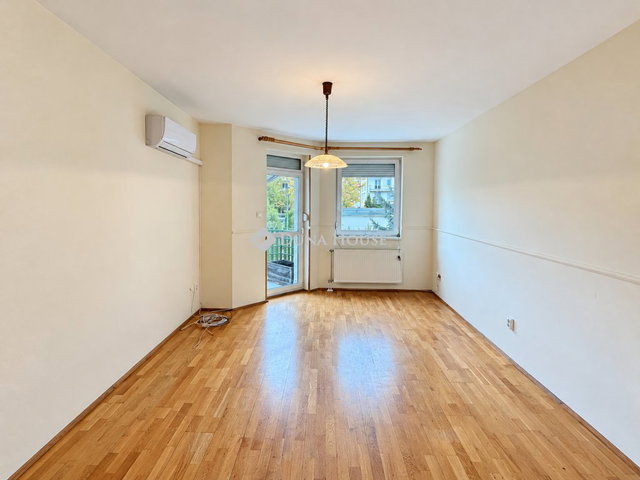 Eladó téglalakás, Veszprémben 85.5 M Ft, 3 szobás