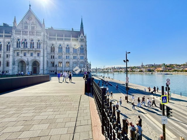 Eladó téglalakás, Budapesten, V. kerületben 81.5 M Ft, 2 szobás