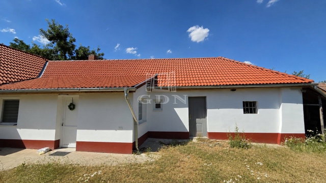 Eladó családi ház, Soboron 49.068 M Ft, 3 szobás
