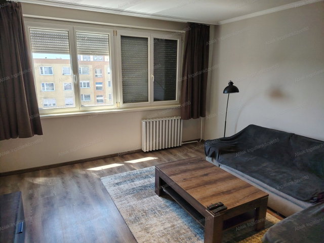 Eladó panellakás, Kecskeméten 39.99 M Ft, 2 szobás