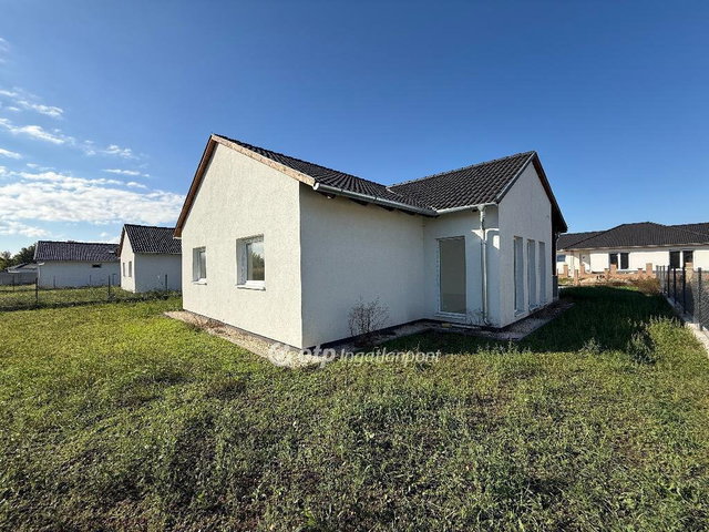 Eladó családi ház, Ráckevén 88.9 M Ft, 3 szobás