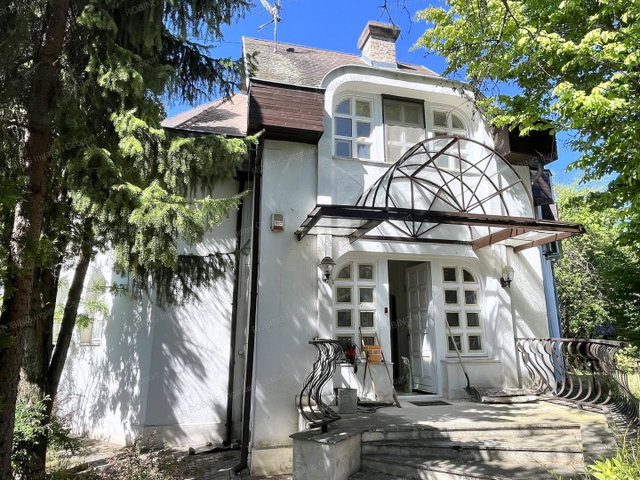 Eladó családi ház, Budapesten, III. kerületben, Család utcában