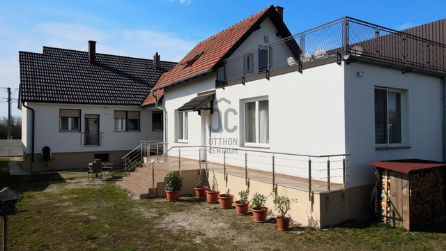 Eladó családi ház, Fertődön 98.76 M Ft, 5 szobás