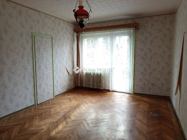 Eladó téglalakás, Komlón 18.5 M Ft, 1 szobás