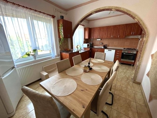 Eladó téglalakás, Szombathelyen 60 M Ft, 4 szobás