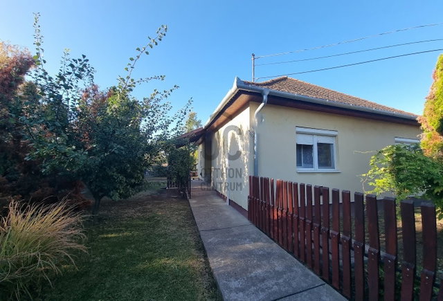 Eladó családi ház, Balatonszabadiban 62.5 M Ft, 3 szobás