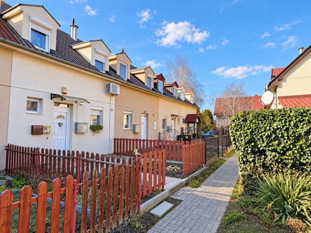 Eladó sorház, Siófokon 55 M Ft, 4 szobás / költözzbe.hu