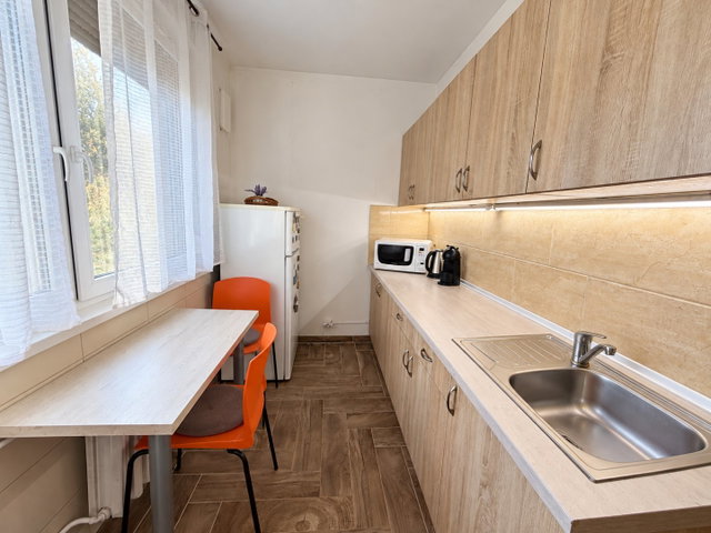 Eladó panellakás, Szegeden 46.999 M Ft, 2 szobás