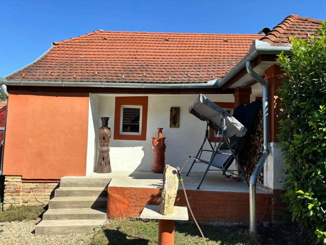 Eladó családi ház, Alsómocsoládon 24 M Ft, 2 szobás