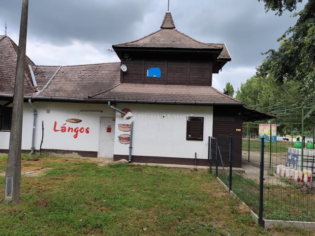 Eladó üzlethelyiség, Tiszafüreden, Kikötő körúton 37.9 M Ft