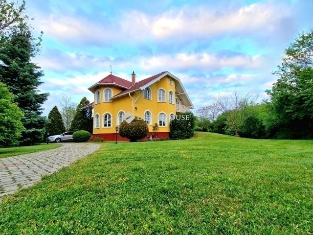 Eladó családi ház, Gyömrőn 219 M Ft, 10 szobás