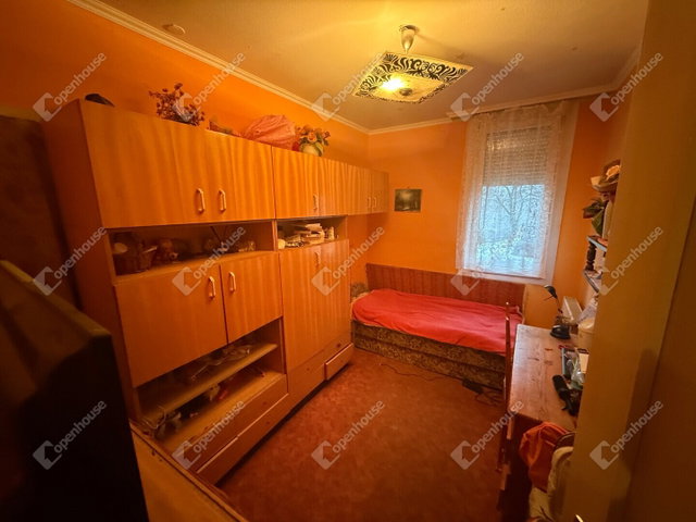 Eladó téglalakás, Zalaegerszegen 33.5 M Ft, 3 szobás