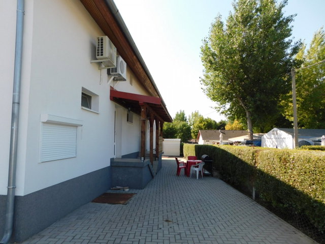 Eladó hotel, Gyenesdiáson 135 M Ft, 12 szobás