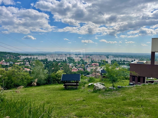 Eladó telek, Budapesten, III. kerületben 125 M Ft