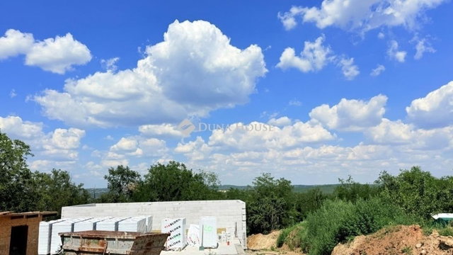 Eladó téglalakás, Mogyoródon 65.75 M Ft, 2 szobás