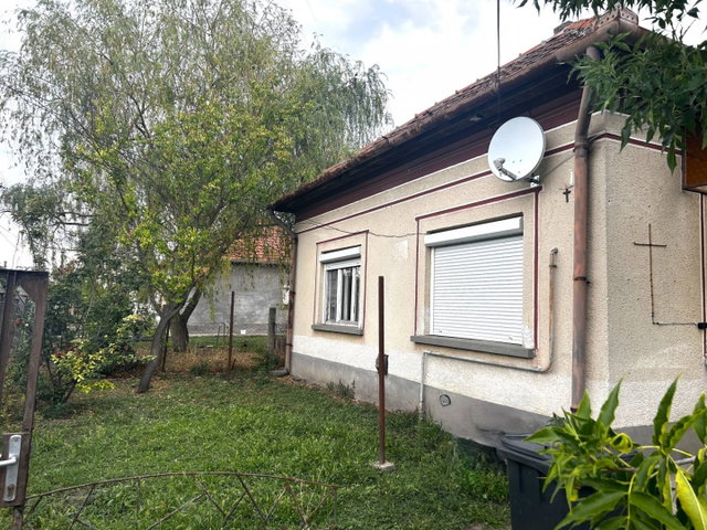 Eladó családi ház, Jászkarajenőn 22 M Ft, 2 szobás