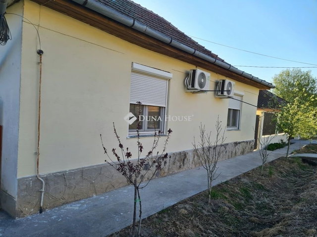 Eladó családi ház, Vácszentlászlón 53 M Ft, 4 szobás
