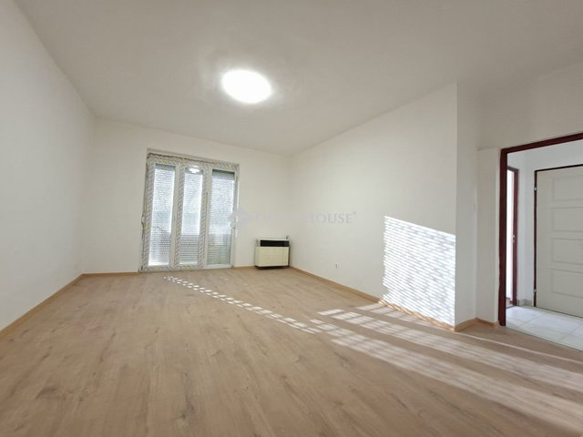 Eladó téglalakás, Komlón 16.9 M Ft, 2 szobás