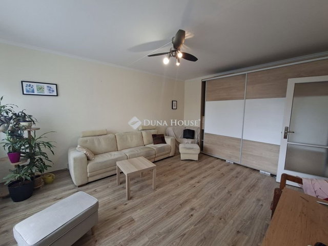 Kiadó panellakás, albérlet, Gödöllőn 200 E Ft / hó, 2 szobás