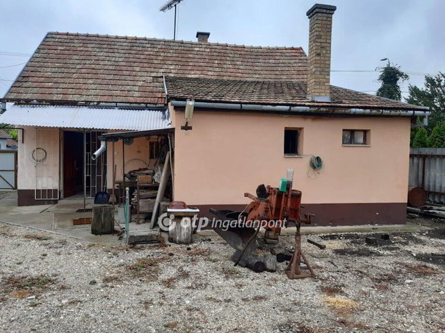 Eladó családi ház, Hajdúböszörményen 32.5 M Ft, 2+1 szobás