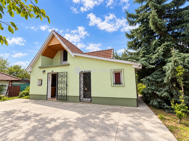 Eladó családi ház, Vácon 44.9 M Ft, 2 szobás