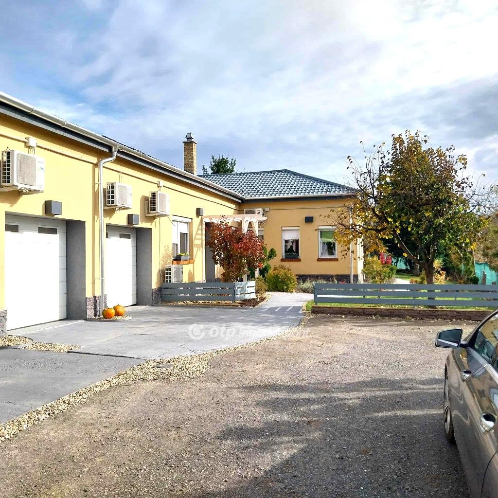 Garázs · 36 m² · 29.900.000 Ft