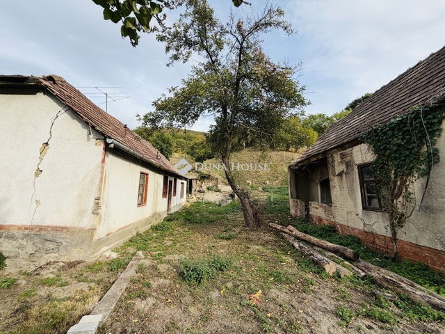 Eladó családi ház, Esztergomban 23 M Ft, 3 szobás