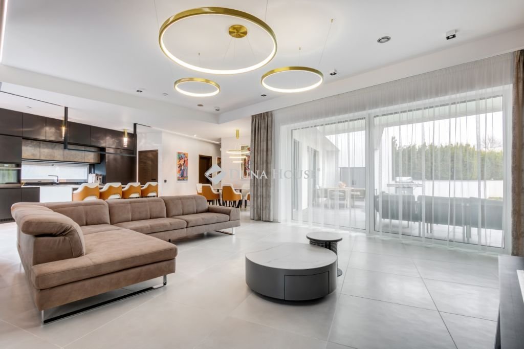Lakás · 6 hálószoba · 260 m² · 2.950.000 Ft