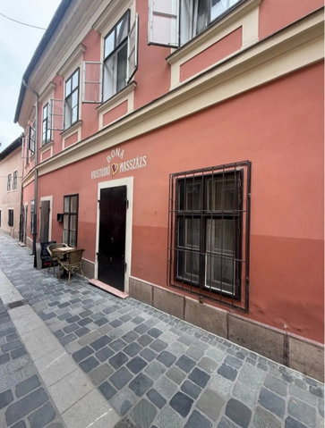 Kiadó üzlethelyiség, Győrött 80 E Ft / hó